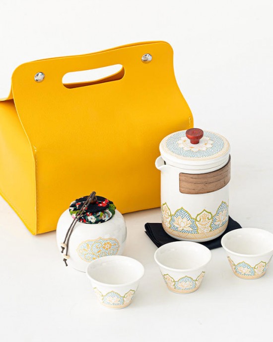 Hot Sale Business Gift Tea Cups Set with Travel Bag Portable Ceramic Kung Fu Tea Set Porcelain Outdoor Teapot Quick Cups